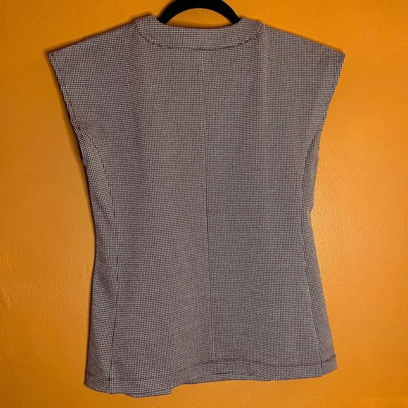 NWOT AT Houndstooth Split Mock Neck Shell - Picture 4 of 6